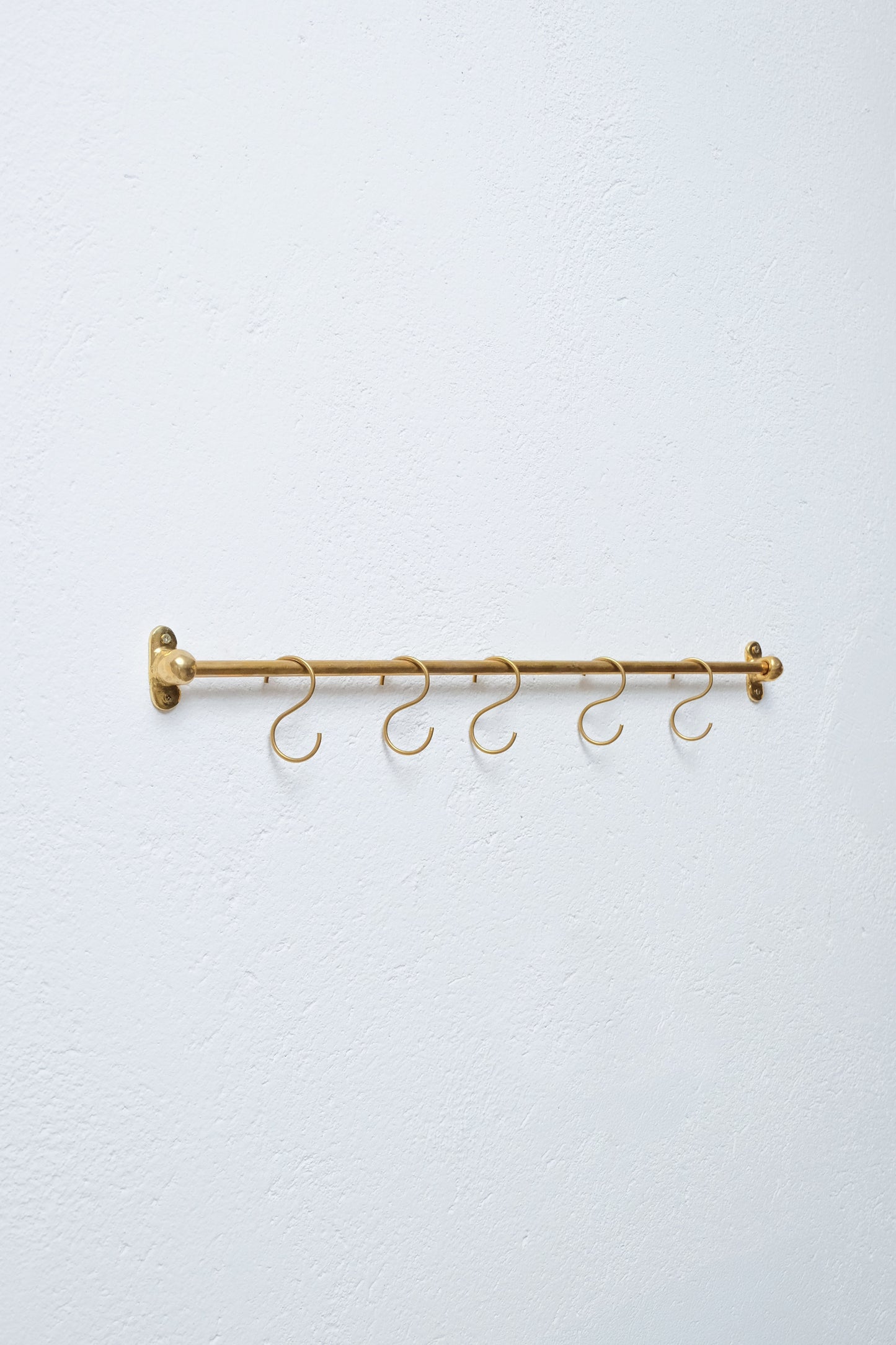 SUPORTE PENDURADOR DE LATÃO COM GANCHOS