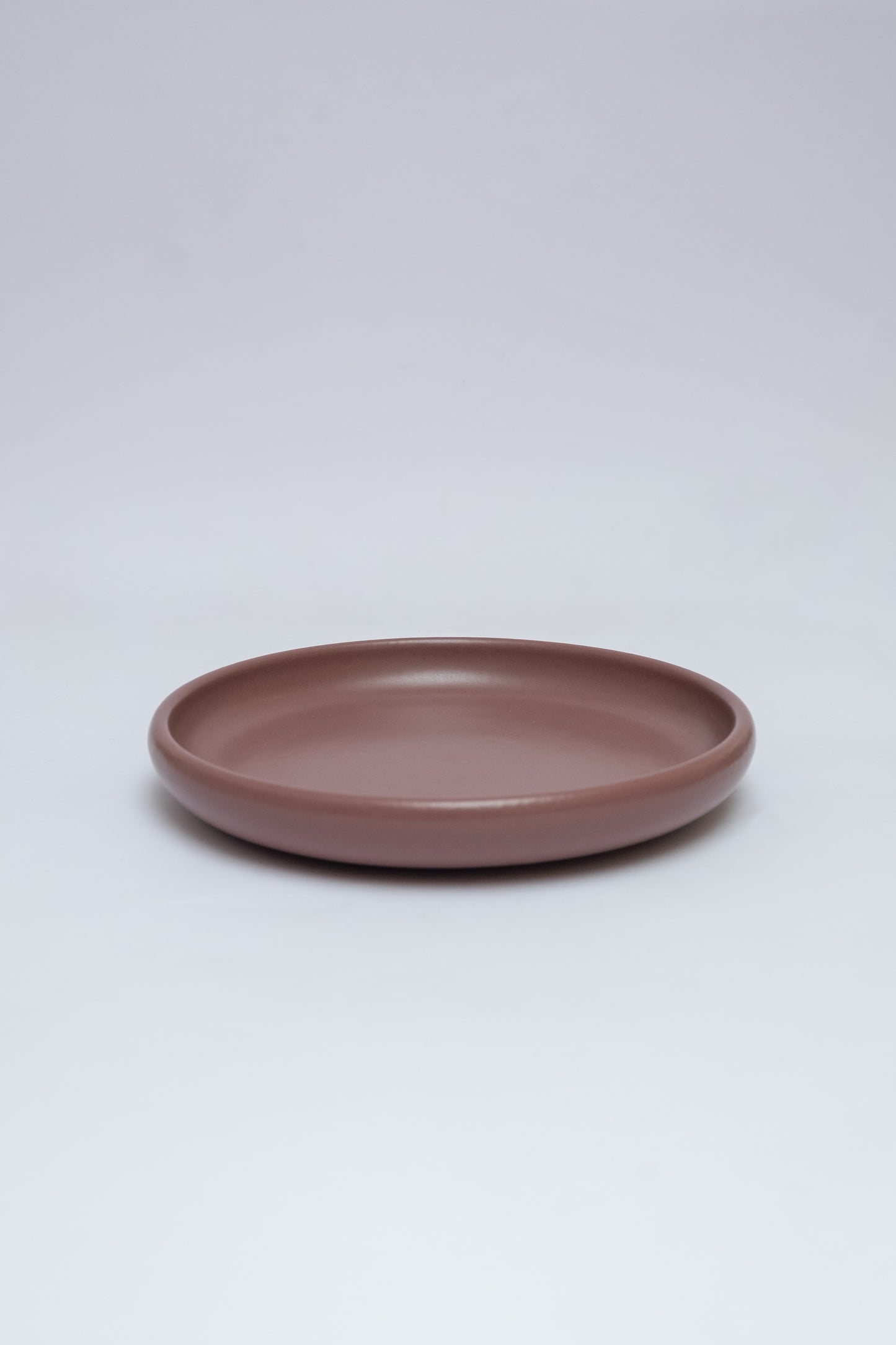 PRATO DE CERÂMICA MARROM P