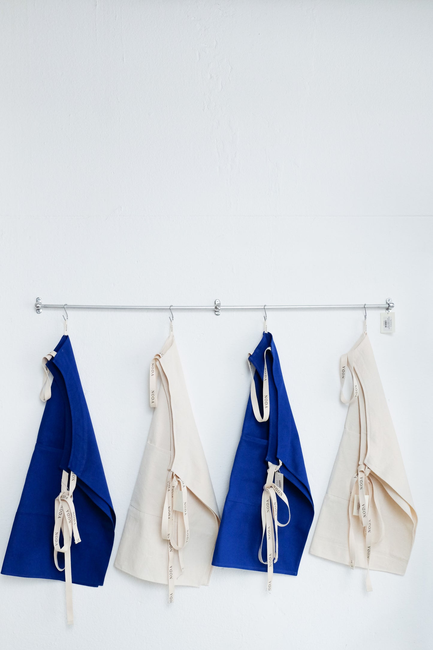 SUPORTE PENDURADOR DE ALUMÍNIO COM GANCHOS