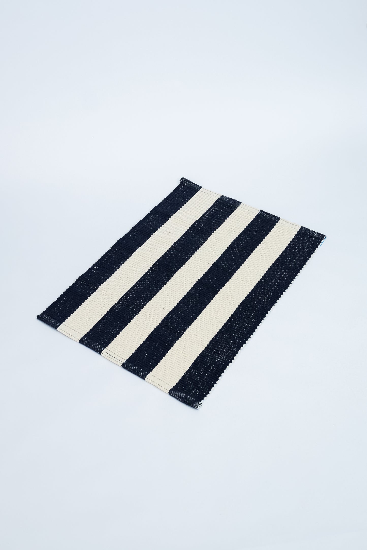 TAPETE RECIFE CRU E AZUL MARINHO P